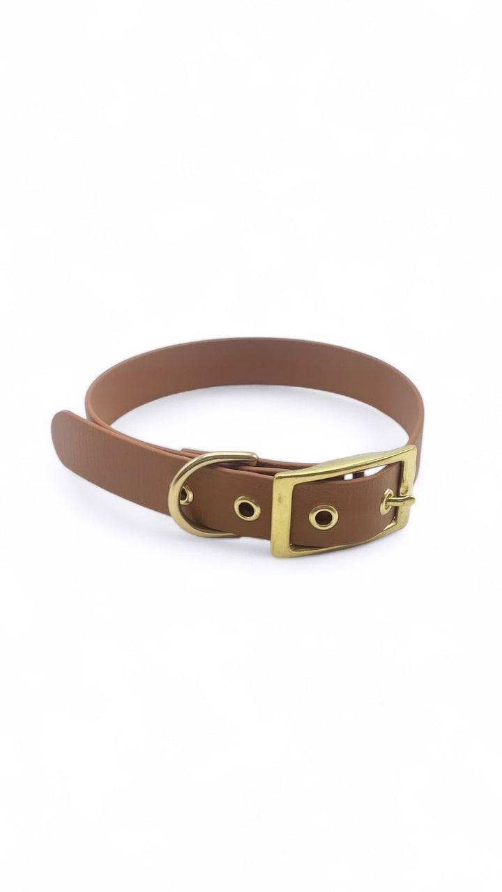 Collier en Biothane camel avec boucherie en laiton or. Tendance, durable et imperméable. 