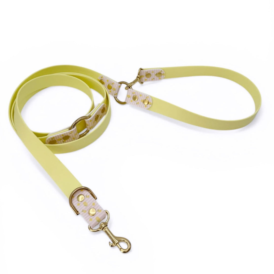 laisse multipositions jaune pastel en biothane avec motifs citrons